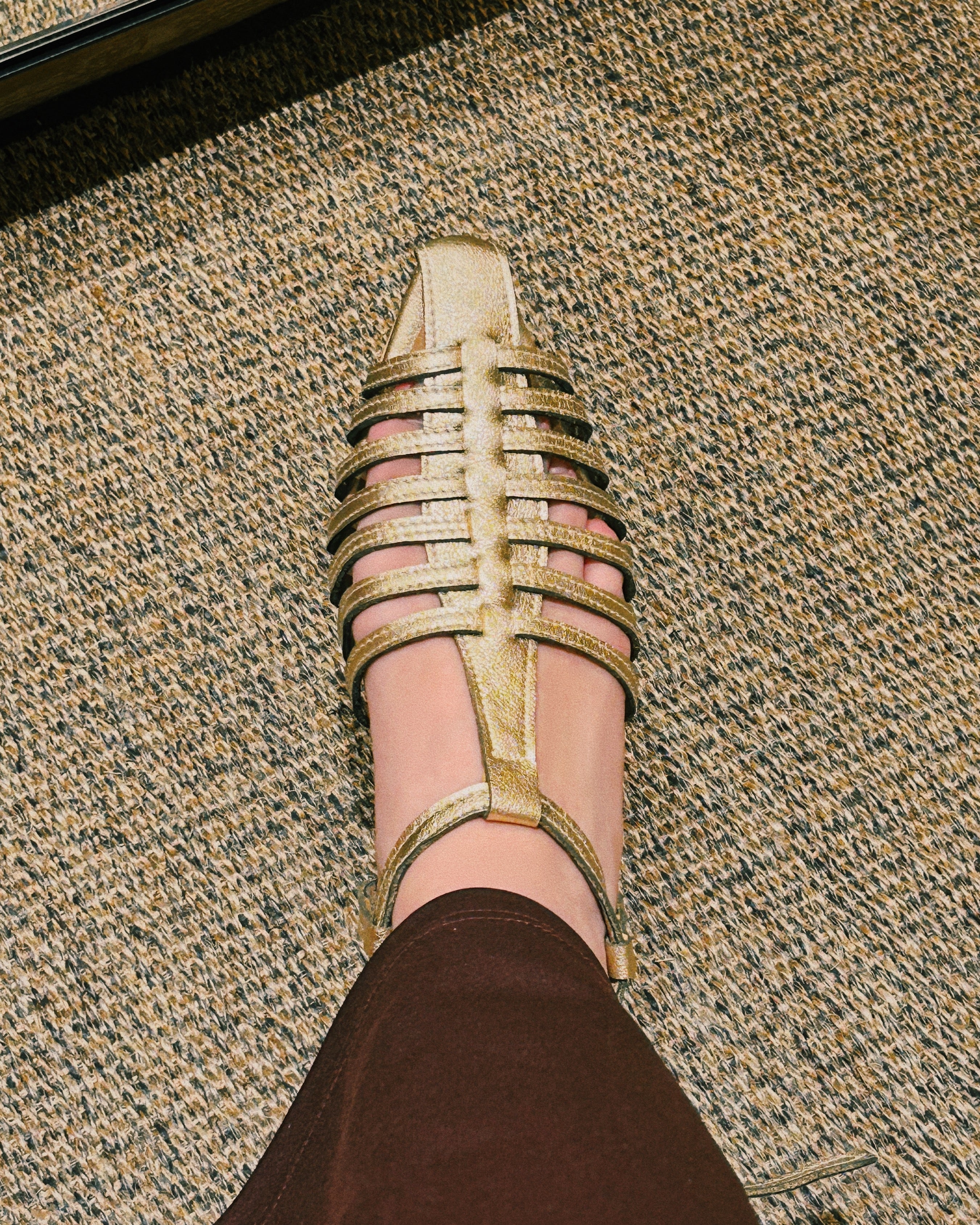 Sample Sale - Whale Gold Size 6.5