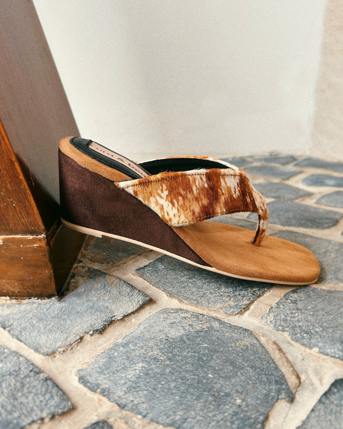 Oda Wedge Chestnut Sabino